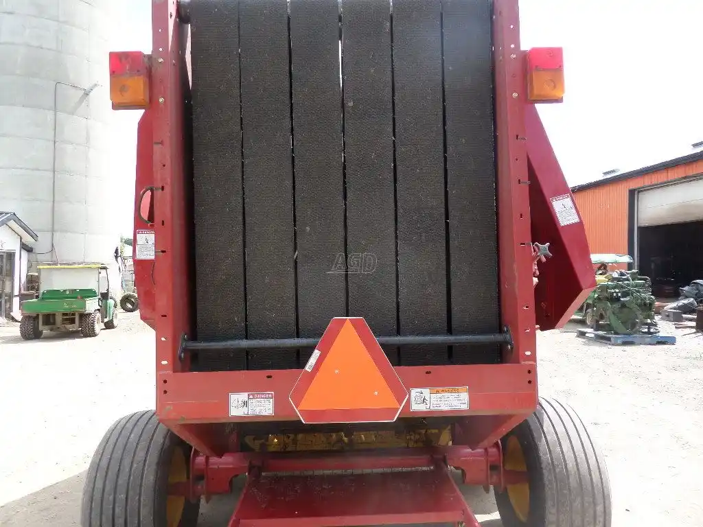 Gallery image 2 for Used New Holland BR7060 Round Baler