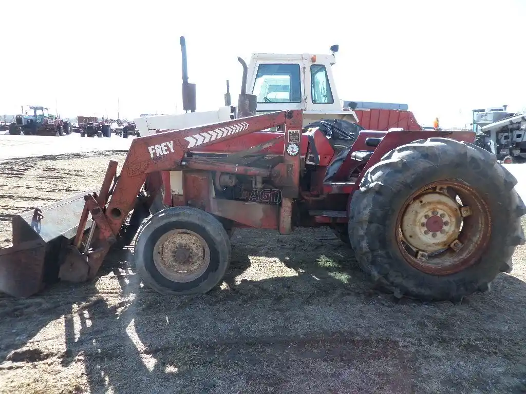 Gallery image 1 for 1980 International Harvester 684 Tractor