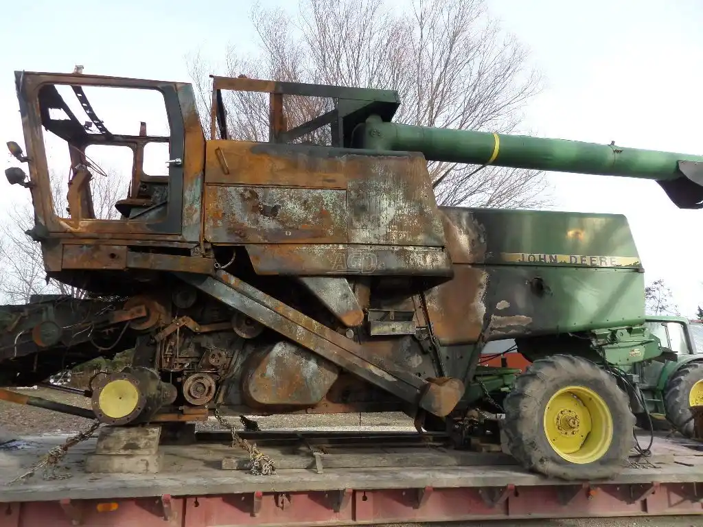 Gallery image 2 for Used John Deere 8820 Combine