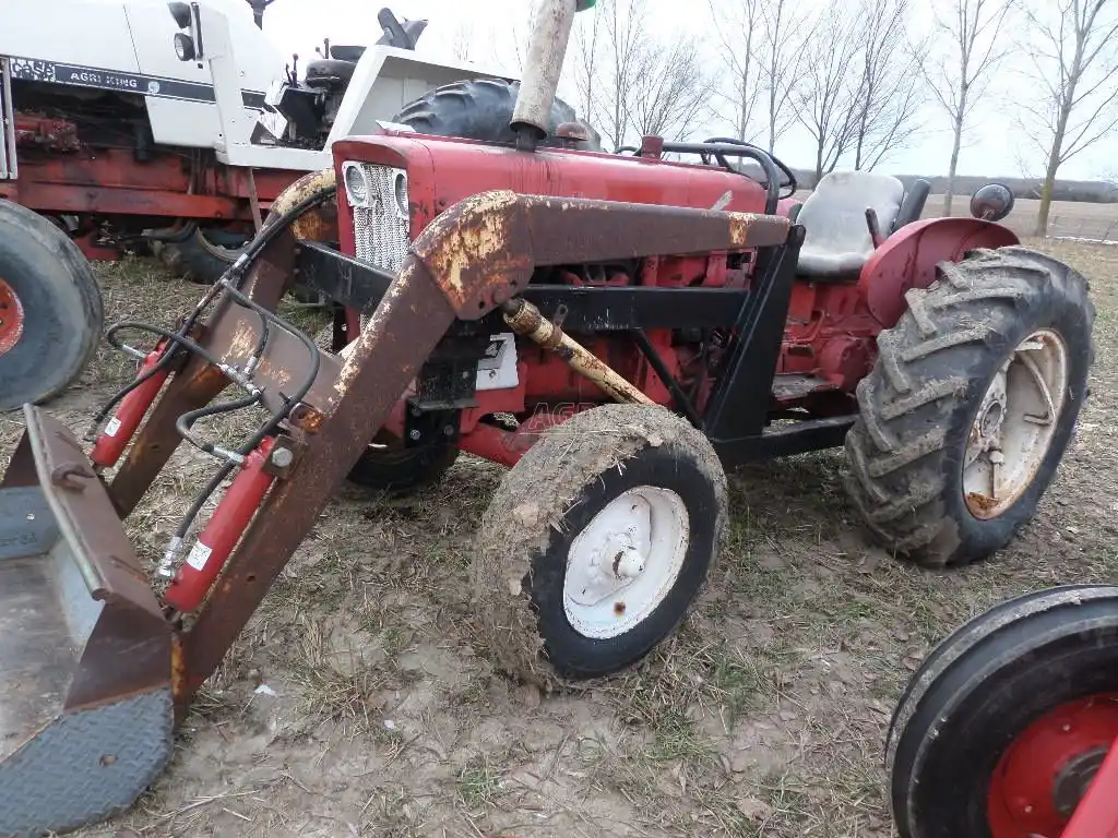 Gallery image 2 for Used 1966 International Harvester 504 Tractor