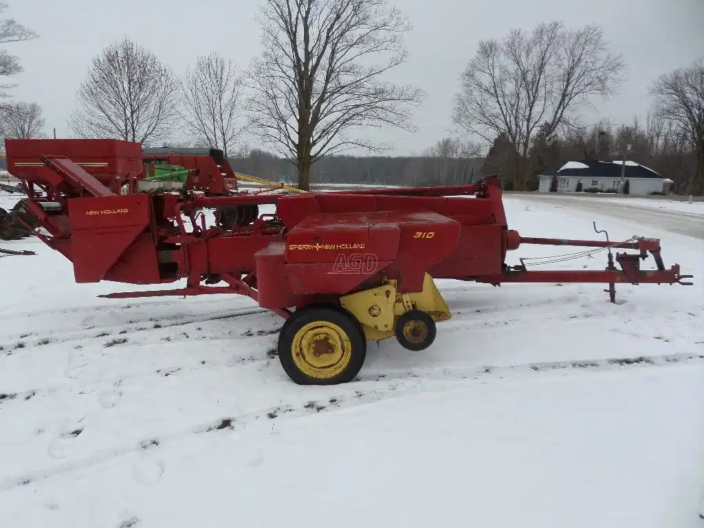 Gallery image 1 for Used New Holland 310 Square Baler - Small