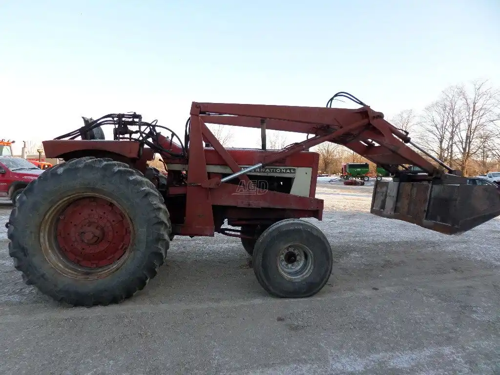Gallery image 2 for Used 1963 International Harvester 706 Tractor
