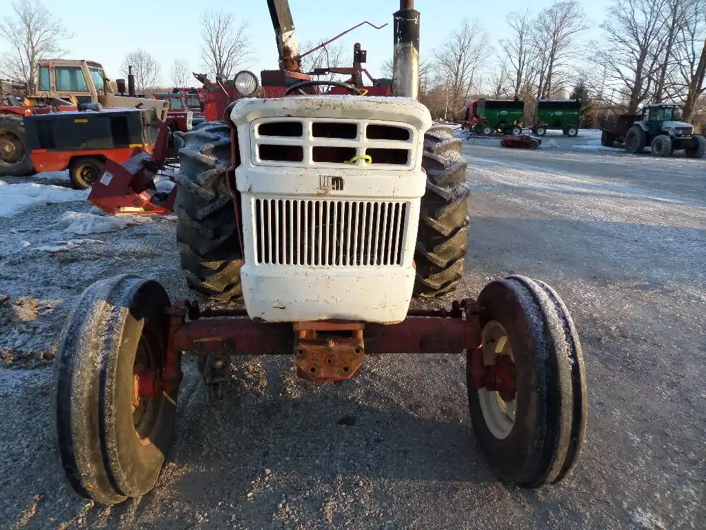 Gallery image 2 for Used 1972 Cockshutt 1365 Tractor