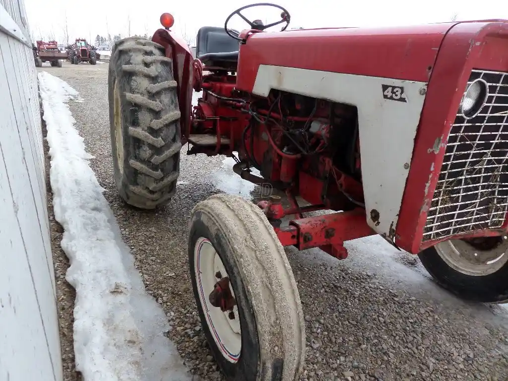 Gallery image 2 for Used 1969 International Harvester 434 Tractor