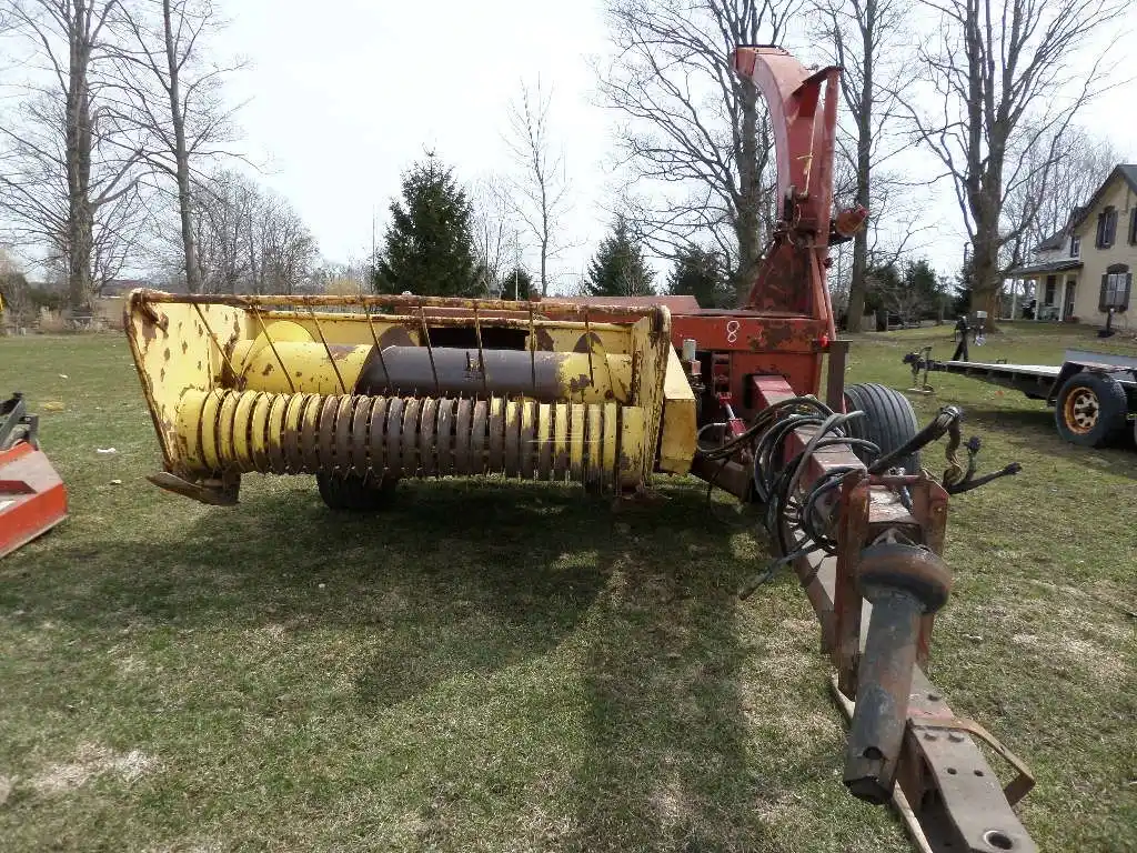 Gallery image 1 for New Holland 890 Forage Harvester