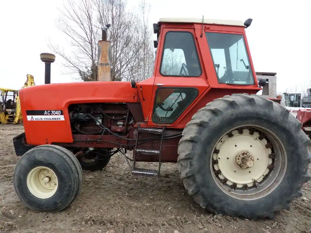 Gallery image 1 for Used Allis Chalmers 7040 Tractor