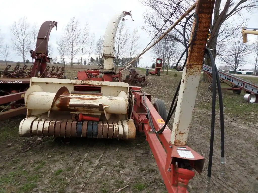 Gallery image 1 for Used Hesston 7020 Forage Harvester