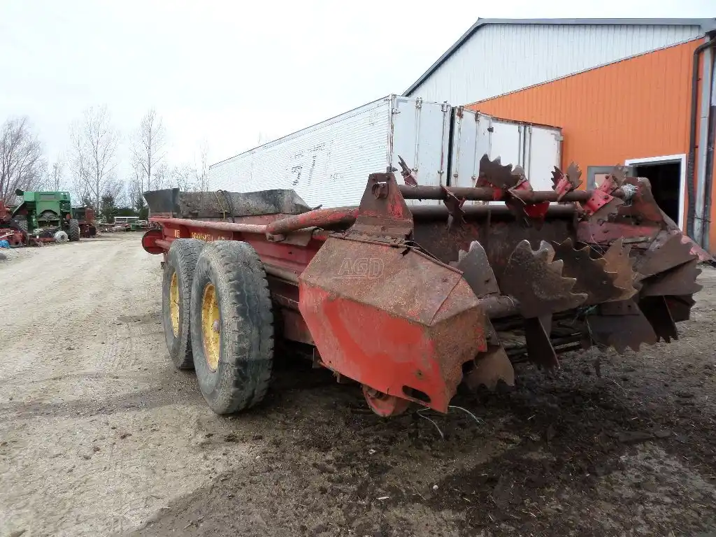 Gallery image 1 for Used New Holland 680 Manure Spreader