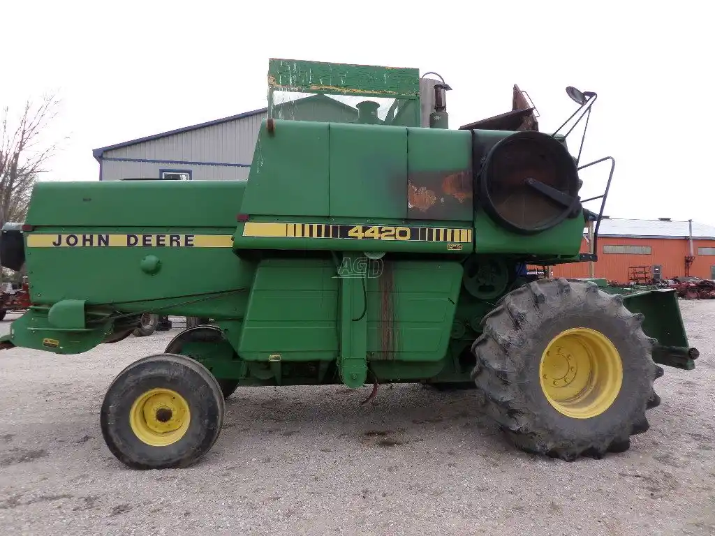 Gallery image 1 for Used John Deere 4420 Combine