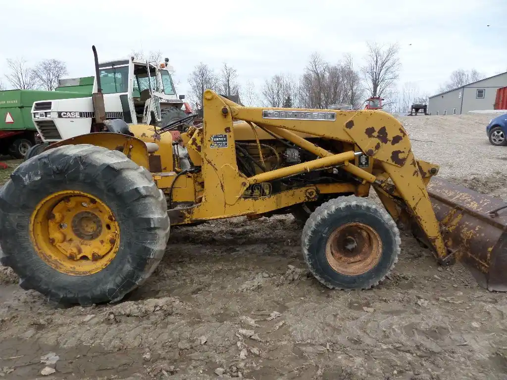 Gallery image 1 for Used John Deere 400 Tractor