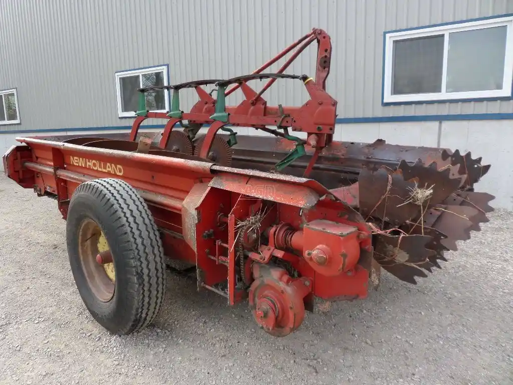 Gallery image 1 for Used New Holland 519 Manure Spreader