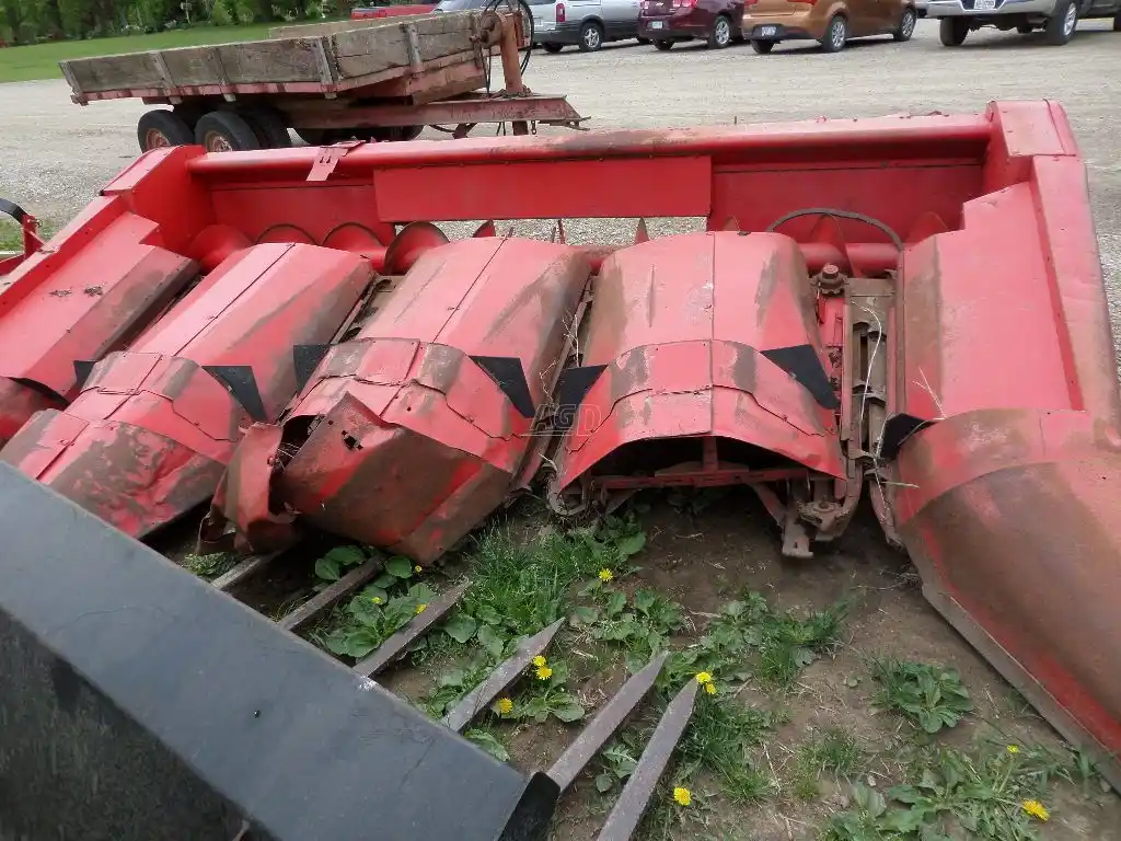 Gallery image 1 for Used Massey Ferguson 44 Header - Row Crop
