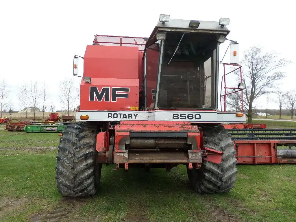 Gallery image 2 for Used Massey Ferguson 8560 Combine
