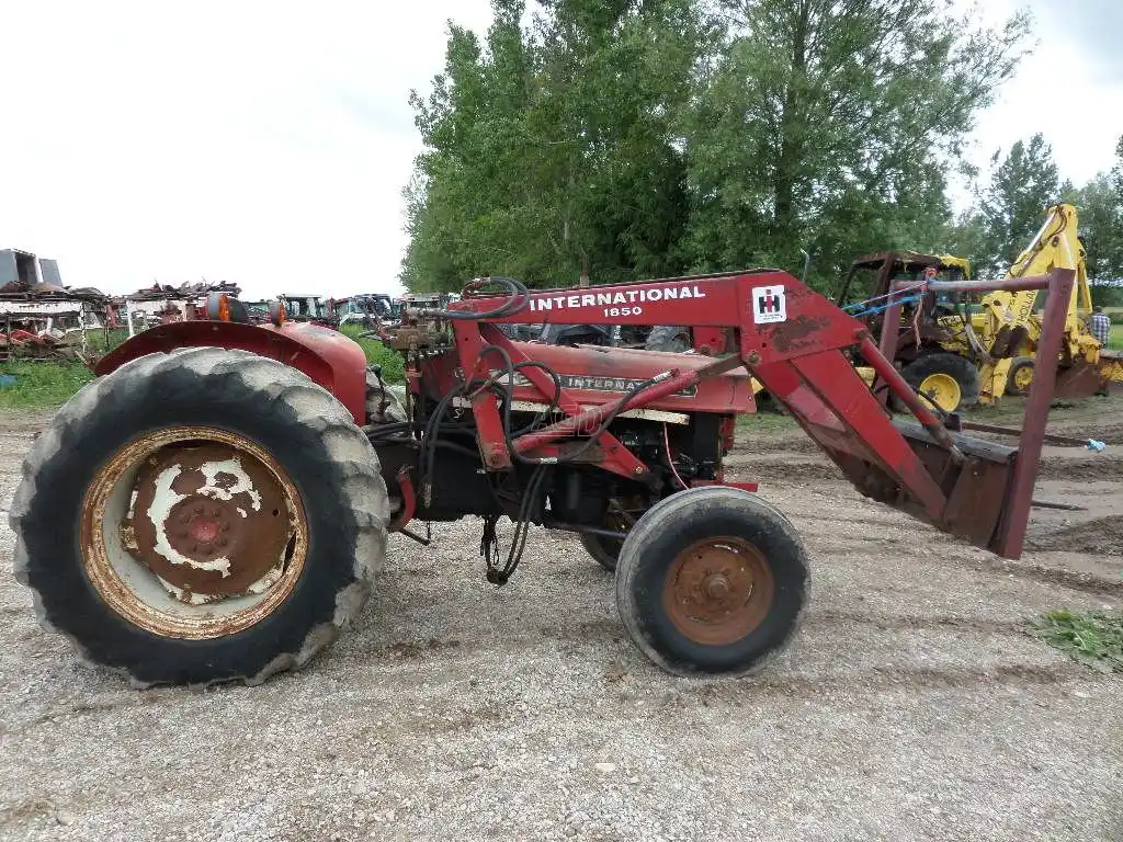Gallery image 1 for Used 1968 International Harvester 444 Tractor