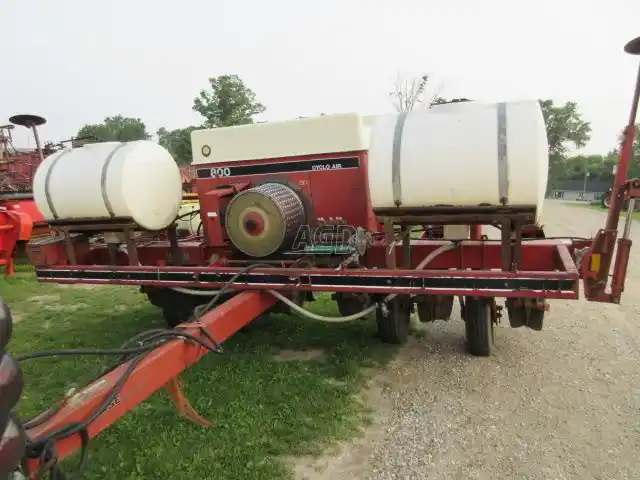 Gallery image 1 for Used Case IH 800 Planter