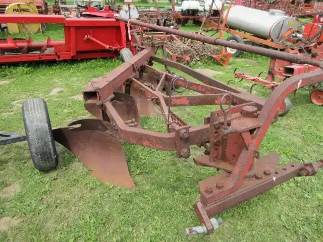 Gallery image 2 for Used International Harvester 4F Plow