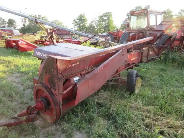 Gallery image 2 for Used New Holland 268 Square Baler - Small