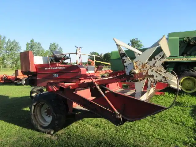 Gallery image 2 for Used International Harvester 230 Windrower