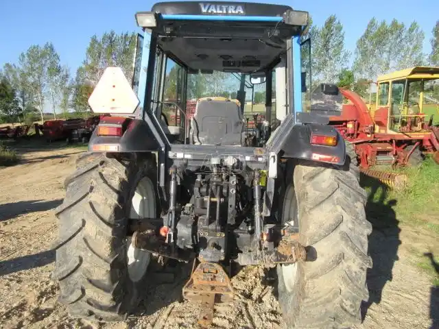 Gallery image 2 for Used 1997 Valtra 700 Tractor