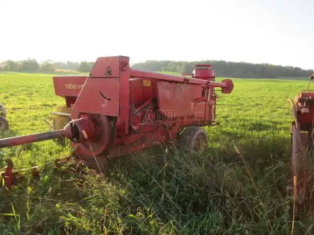 Gallery image 2 for Used New Holland 276 Square Baler - Small