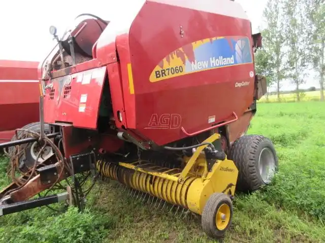 Gallery image 2 for Used New Holland BR7060 Round Baler