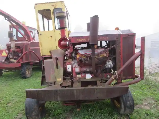 Gallery image 2 for New Holland 1880 Forage Harvester