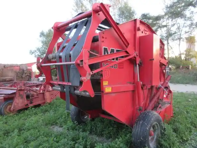 Gallery image 2 for Used Massey Ferguson 1440 Round Baler