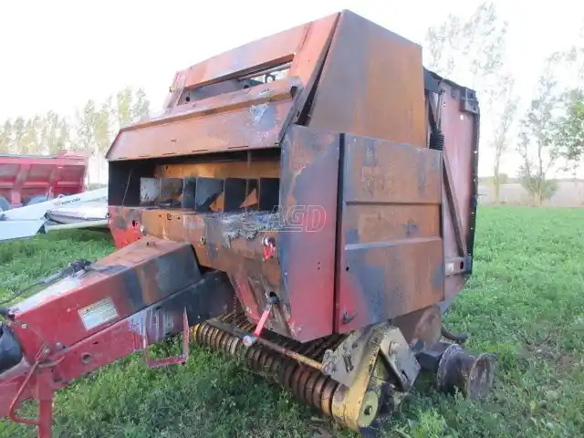 Gallery image 1 for Used New Holland 644 Round Baler