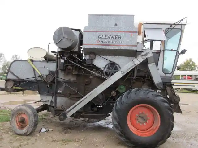 Gallery image 2 for Used Gleaner F Combine