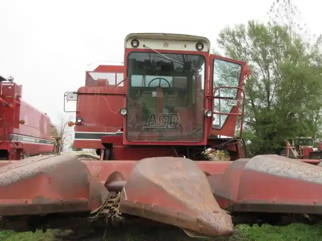 Gallery image 2 for Used International Harvester 1460 Combine