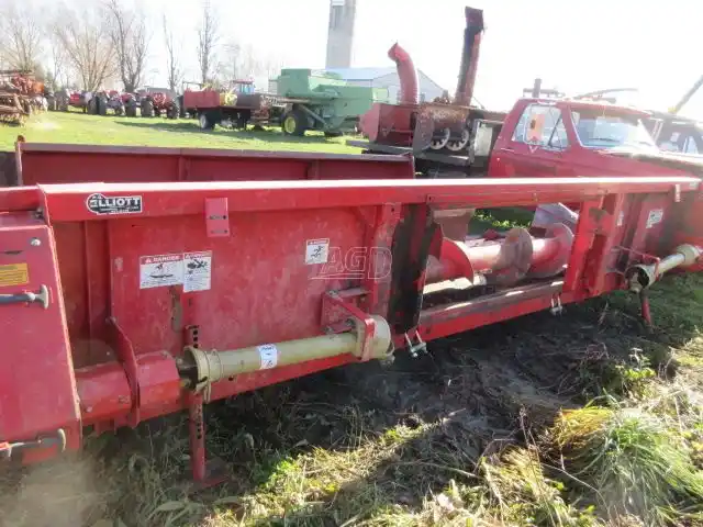 Gallery image 2 for Used Massey Ferguson 863 Header - Row Crop