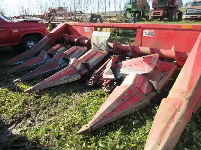 Gallery image 1 for Used Massey Ferguson 863 Header - Row Crop