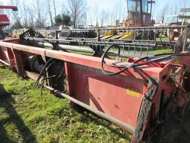 Gallery image 2 for Used Massey Ferguson 9750 Header - Flex