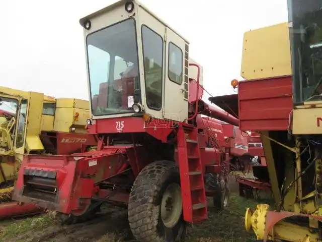 Gallery image 2 for Used International Harvester 715 Combine