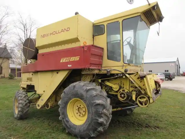 Gallery image 1 for Used 1980 New Holland TR85 Combine