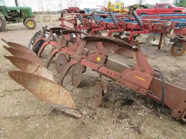 Gallery image 1 for Used Kverneland 4F Plow