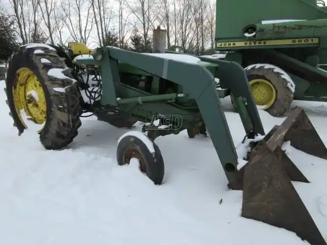 Gallery image 1 for Used John Deere 1830 Tractor