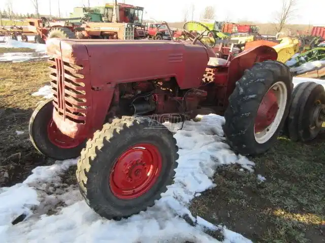 Gallery image 1 for Used International Harvester B250 Tractor