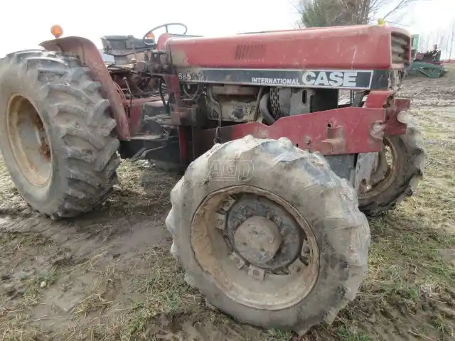 Gallery image 2 for Used 1984 International Harvester 685 Tractor