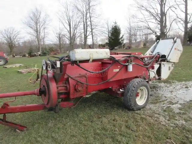 Gallery image 2 for Used International Harvester 425 Square Baler - Small