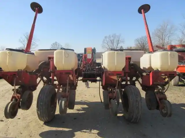 Gallery image 2 for Used White 5100 Planter