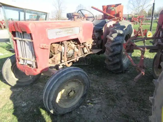 Gallery image 2 for Used International Harvester B414 Tractor