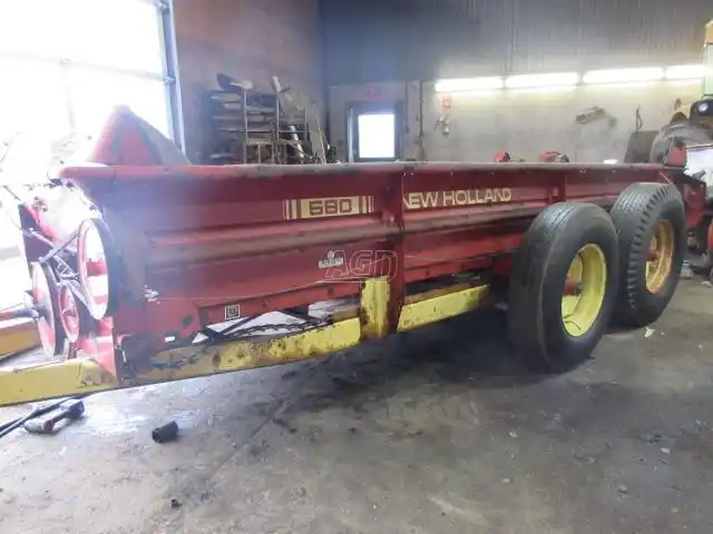 Gallery image 2 for Used New Holland 680 Manure Spreader