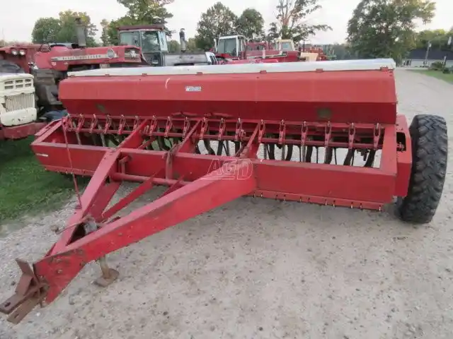 Gallery image 2 for Used International Harvester 510 Drill