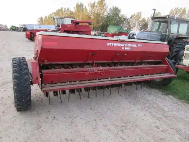 Gallery image 1 for Used International Harvester 510 Drill