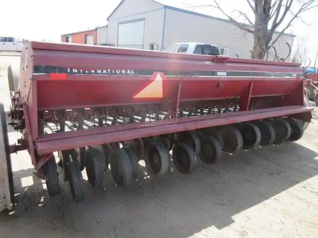 Gallery image 2 for Used International Harvester 5100 Drill