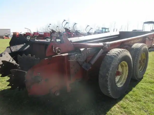 Gallery image 2 for Used New Holland 680 Manure Spreader