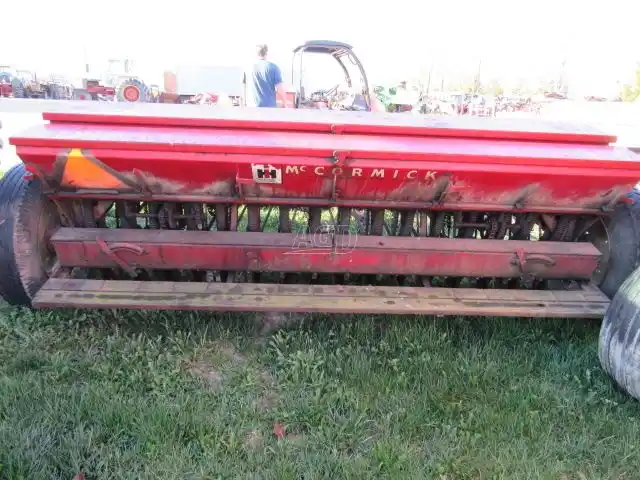 Gallery image 2 for Used International Harvester 10 Drill
