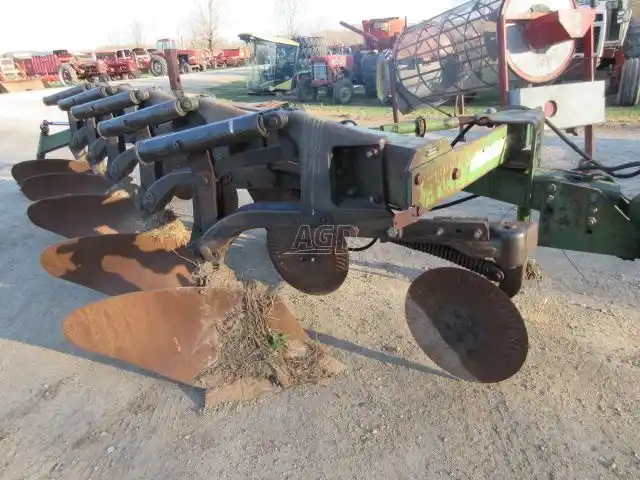 Gallery image 2 for Used John Deere 2600 Plow