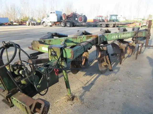 Gallery image 1 for Used John Deere 2600 Plow